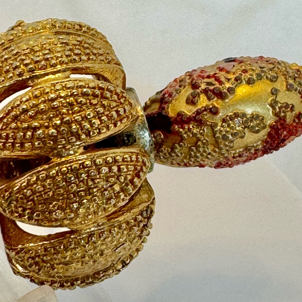 Elegant Gold and Fushia Textured Women's Rare Brooch-PAGO